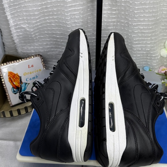 (S0) Nike Air Max 1 SE Black/White Leather with Overbranding, Size 9, Women's - Picture 8 of 14